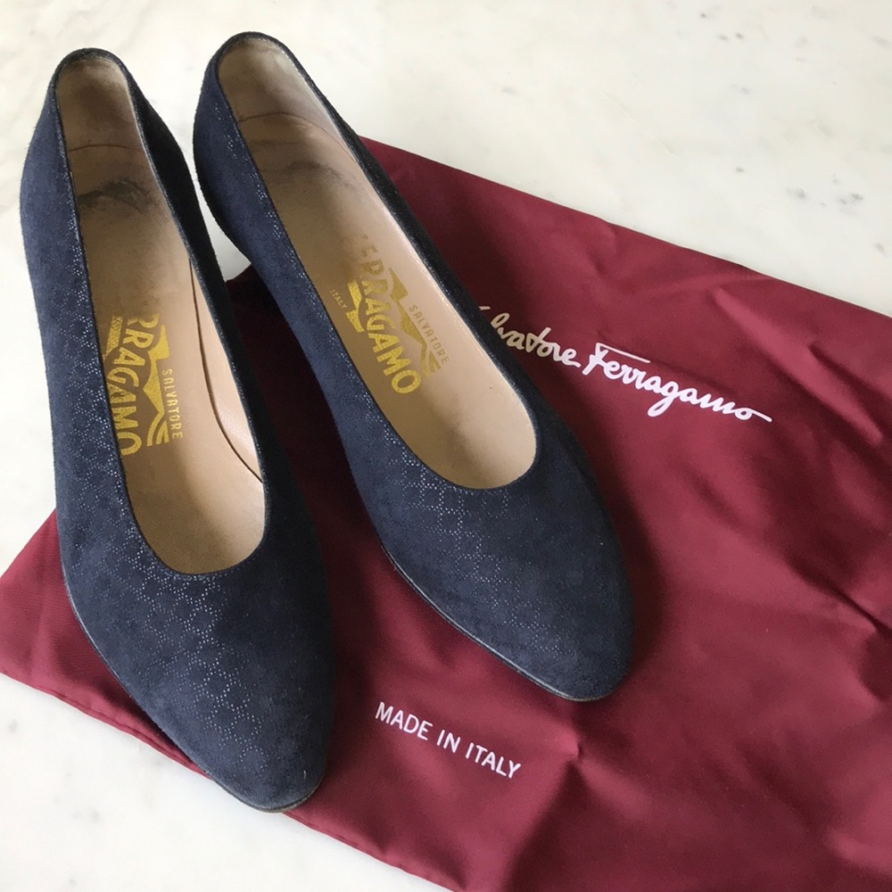 Ferragamo women’s suede pumps 5
